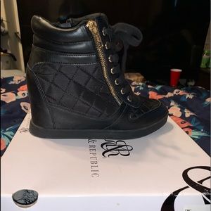Women’s wedge sneakers